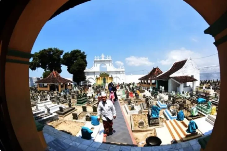 Misteri Asta Tinggi,...