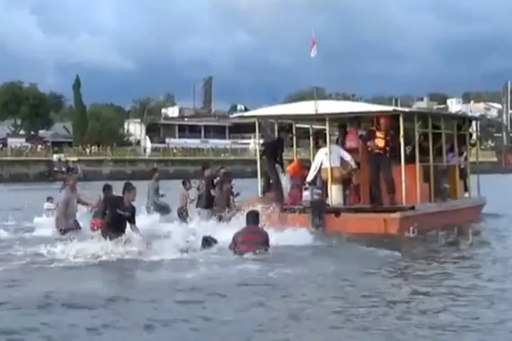 Meriah! Warga Parepare...