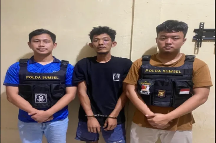 Bobol Rumah Tetangga,...