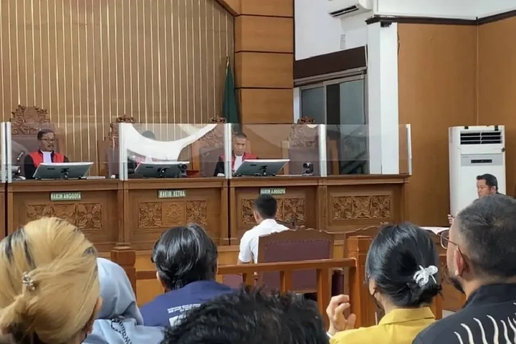Sidang Perdana Mario...