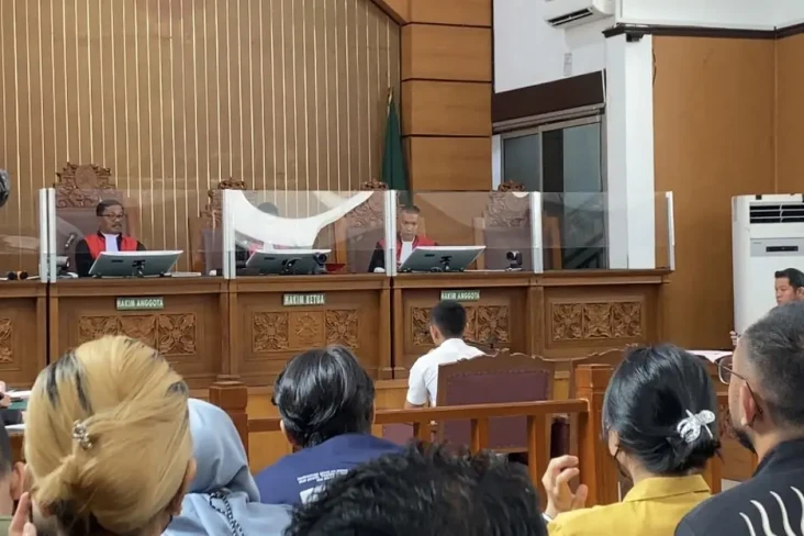 Jaksa Bacakan Dakwaan...