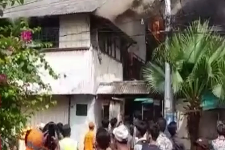 9 Rumah di Tambora Hangus...