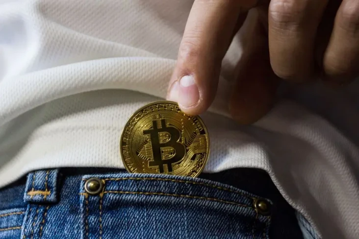 Bitcoin Jatuh 6% ke...