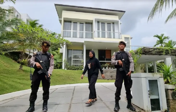 KPK Geledah Rumah Mantan...