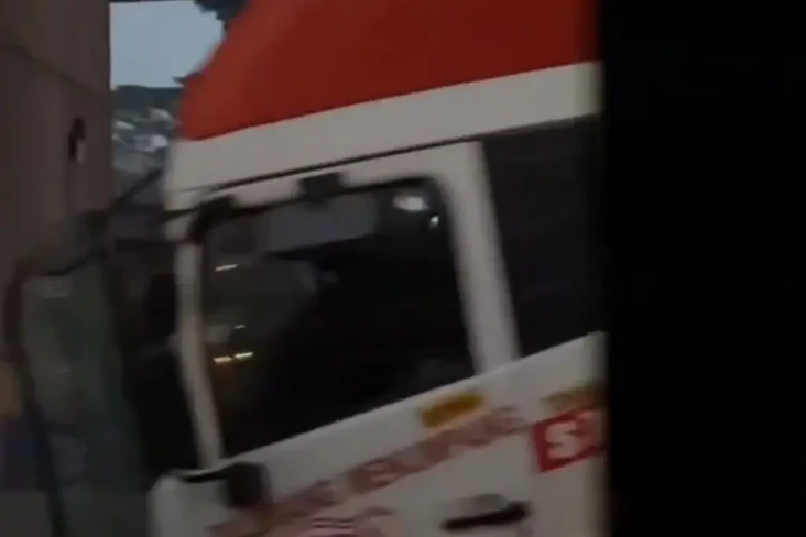 Truk Sumbu 5 Kecelakaan...