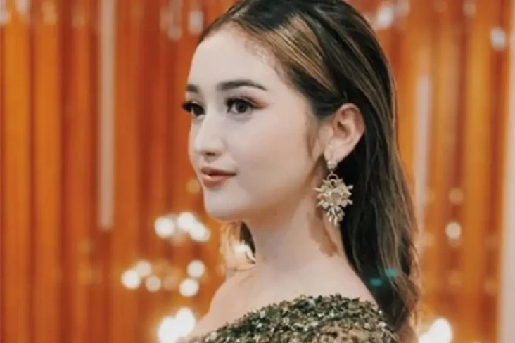 7 Artis Indonesia Keturunan...