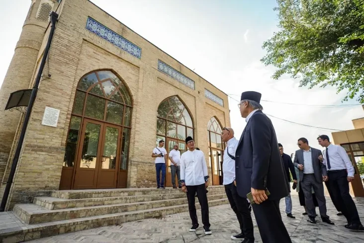 Kunjungi Uzbekistan,...