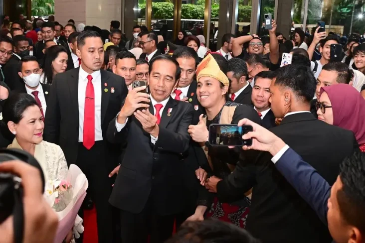 Hari Ini Jokowi Bertemu...