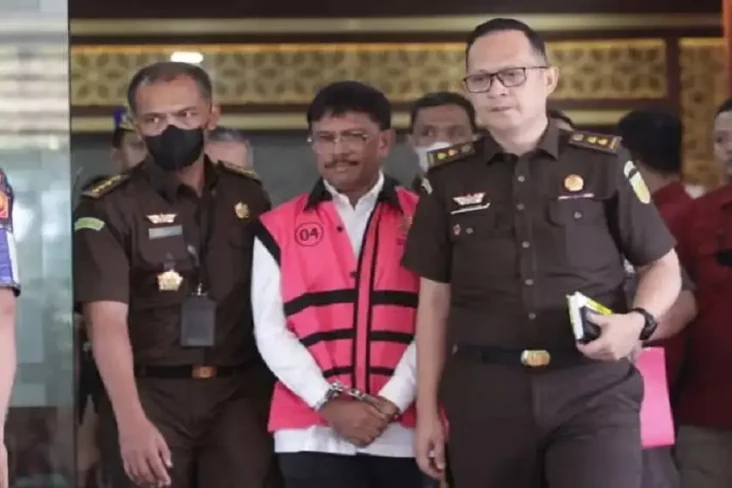 Kasus BTS Kominfo, Tanah...