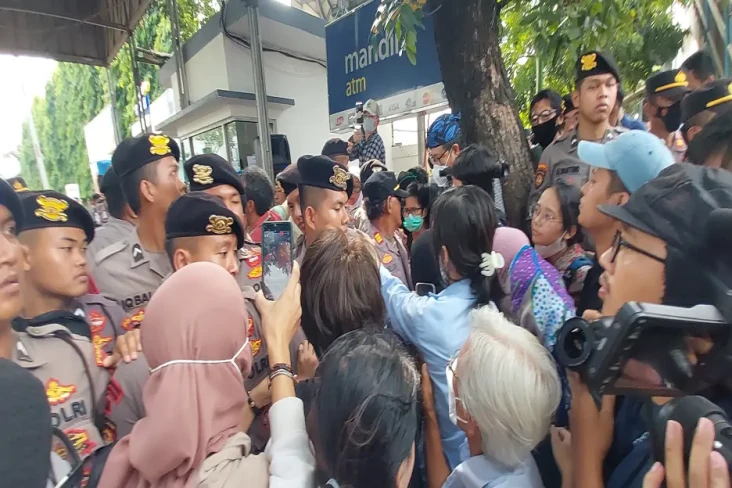 PN Jaktim Tutup Seluruh...