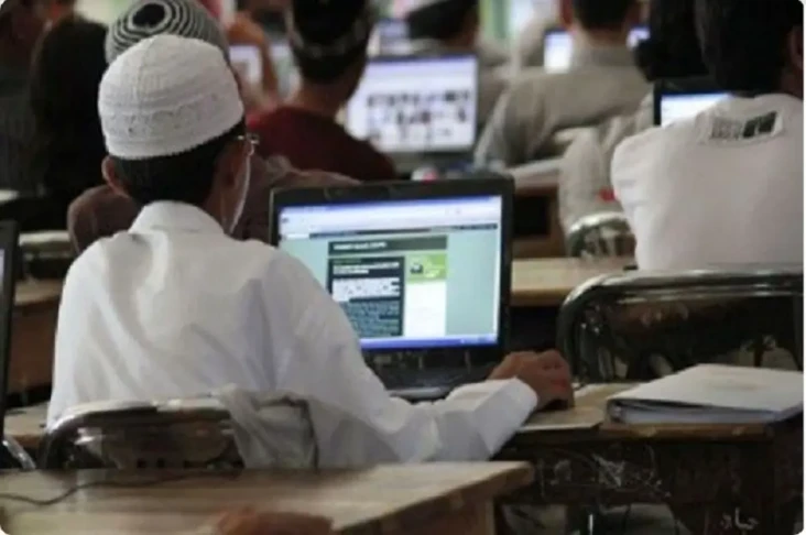 Para Santri di Sejumlah...