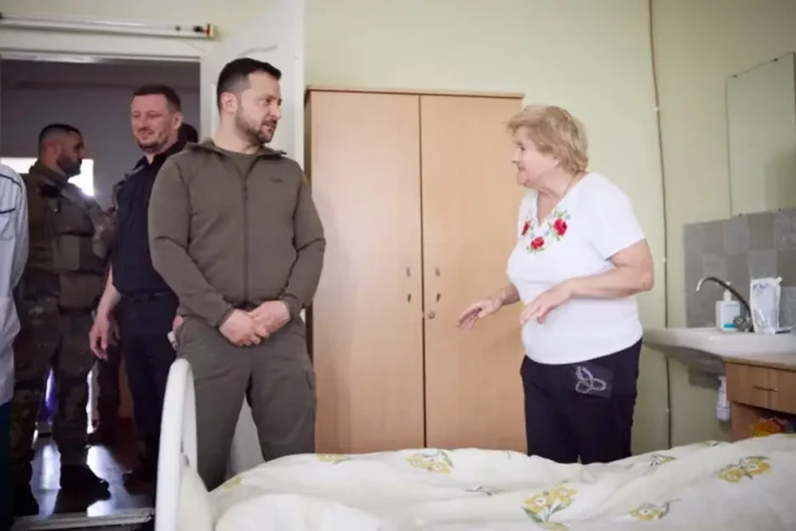 Zelensky Sambangi Kherson,...