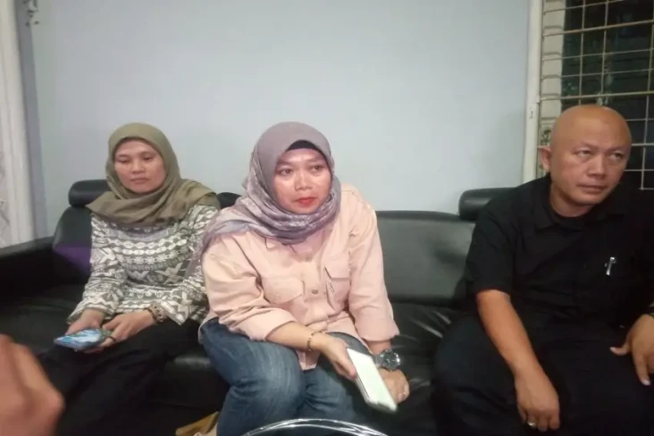 Ketua dan Bendahara...