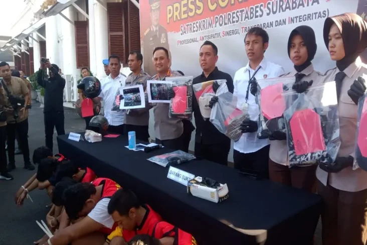 Polisi Tangkap 9 Pendekar...