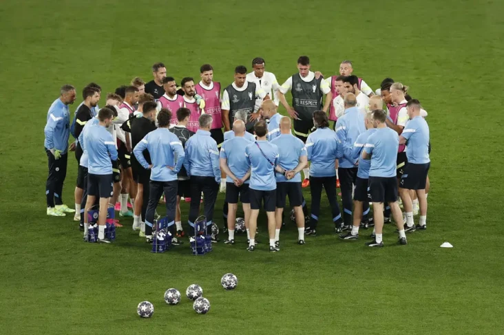 Manchester City Tatap...