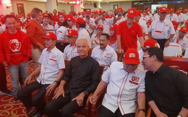 Di Hadapan Relawan,...