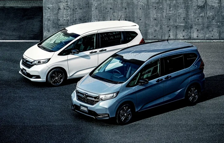 Honda Luncurkan Freed...