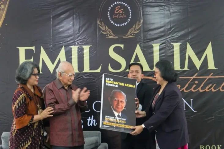Rayakan Ulang Tahun...