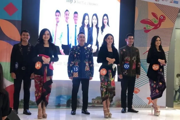 15 Finalis Abang None...
