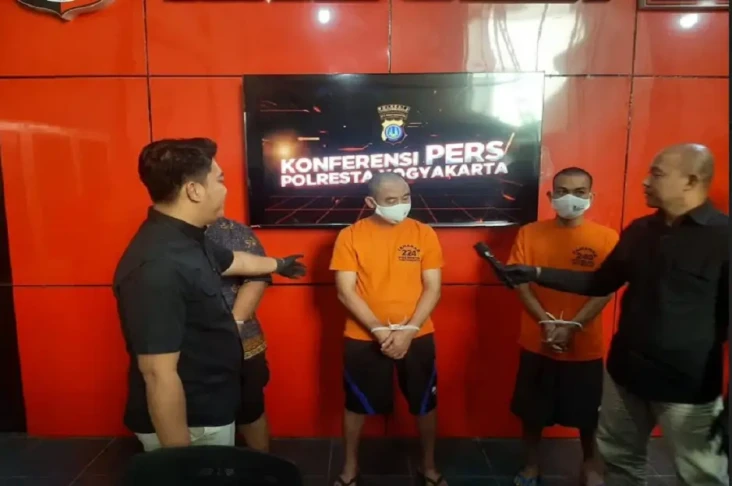 Bermodal Kartu Dimodifikasi,...