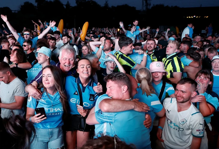 Fans Manchester City...