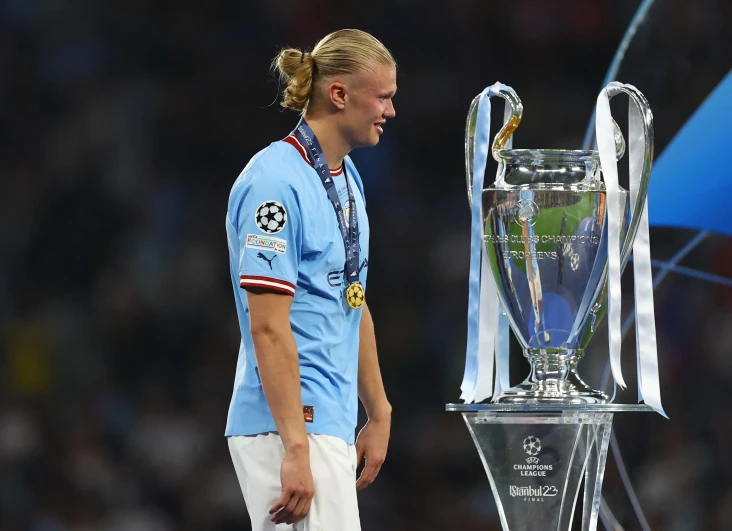 Manchester City Perkasa...