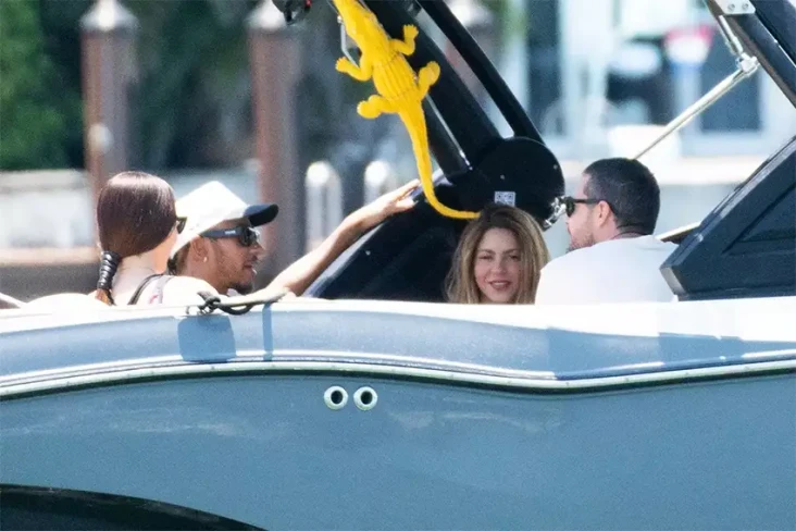 Shakira dan Lewis Hamilton...