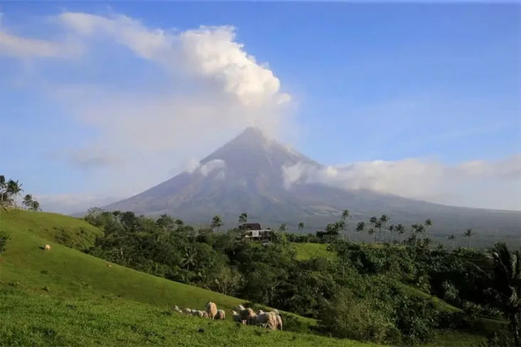 Gunung Mayon Erupsi,...