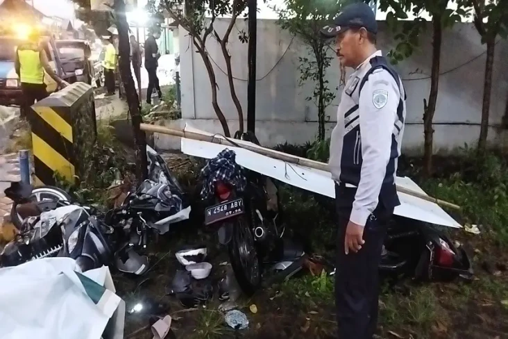3 Motor dan 1 Mobil...