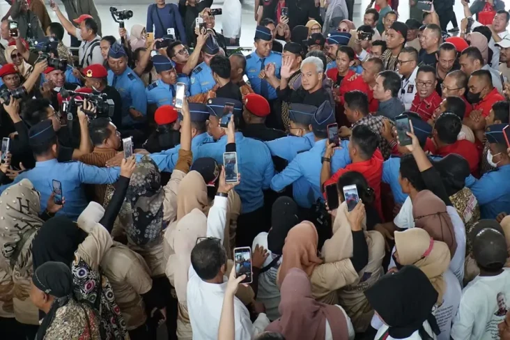 Ganjar Berkunjung ke...