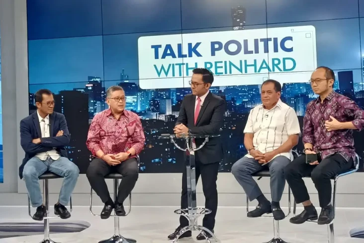 Hasto Ungkap Kode Partai...