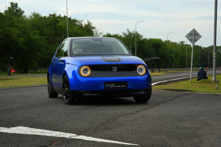 Tes Drive Honda e, Mobil...