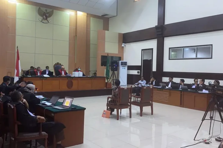 Sidang Pencemaran Nama...