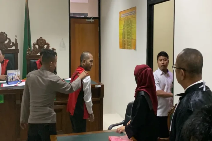 Ecky Listiantho Tersangka...