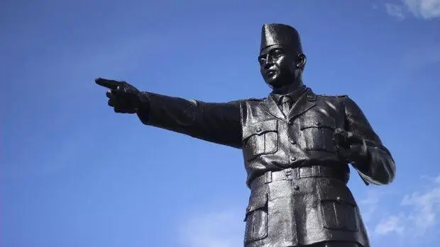 Rusia Akan Bangun Patung...