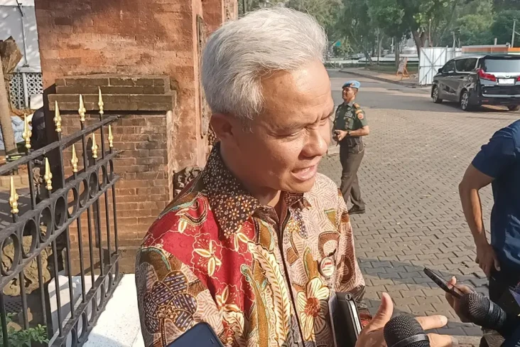 Bertemu Sandiaga di...