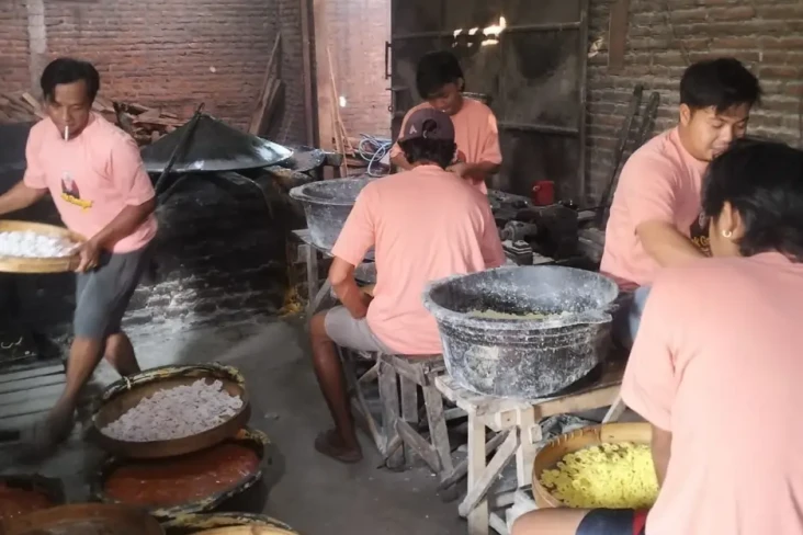 Emak-emak di Kudus Belajar...