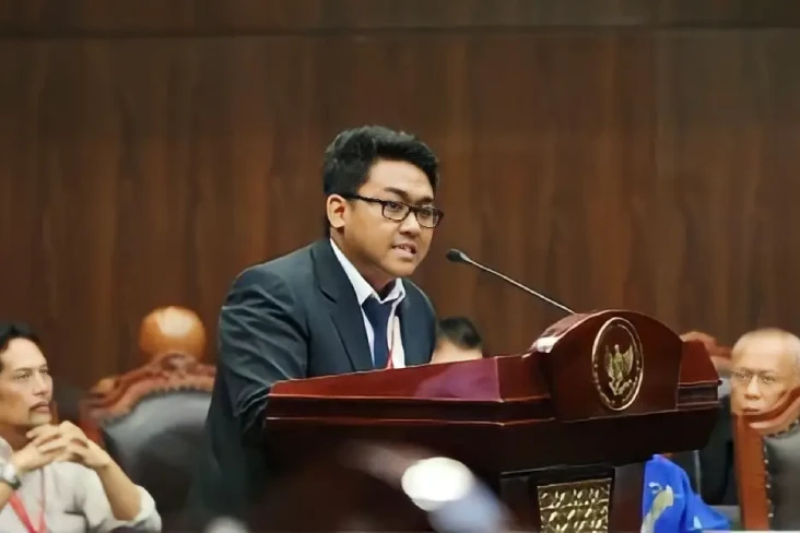 Raih Gelar Profesor...