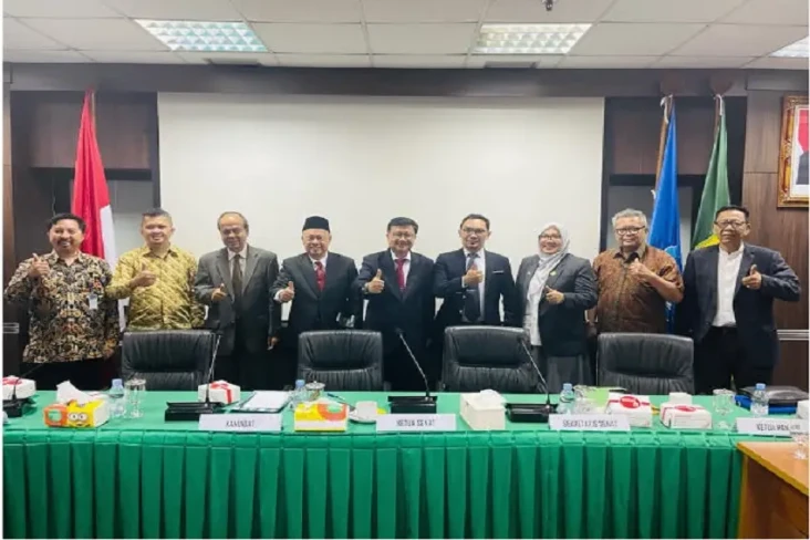 Senat UNJ Tetapkan 3...