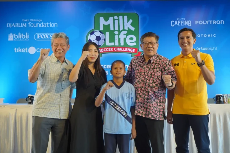 61 Tim Sepak Bola Putri...