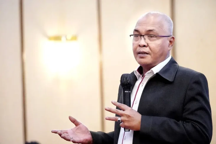 Akhmad Munir Dilamar...