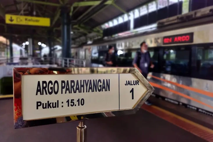 Tarif Kereta Cepat Jakarta-Bandung...