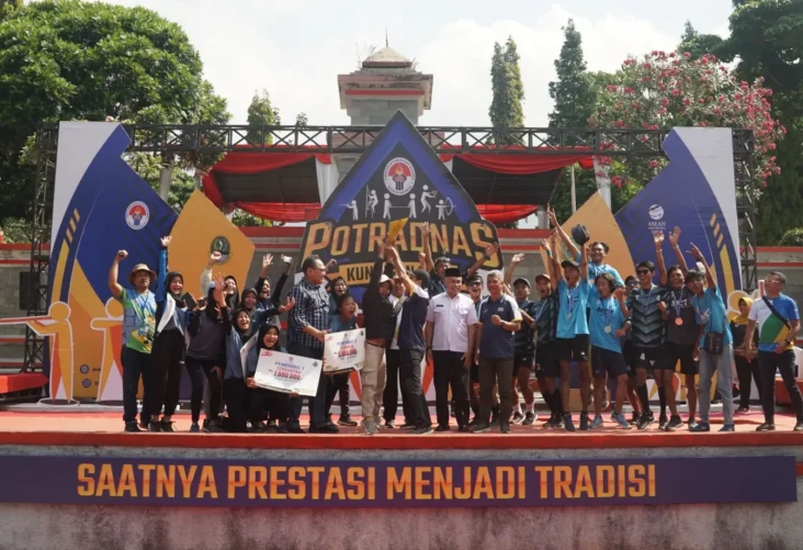 Surabaya Juara Umum...