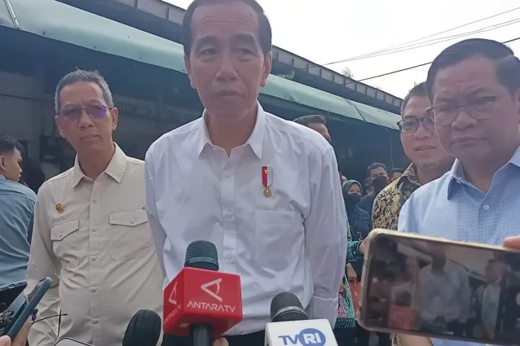 Respons Jokowi soal...