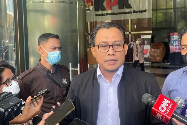 Para Tersangka Korupsi...