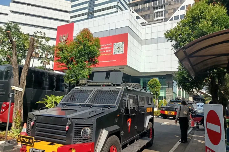 Gedung MK Dijaga 1.202...