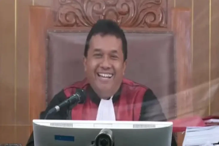 Momen Hakim Sidang Mario...