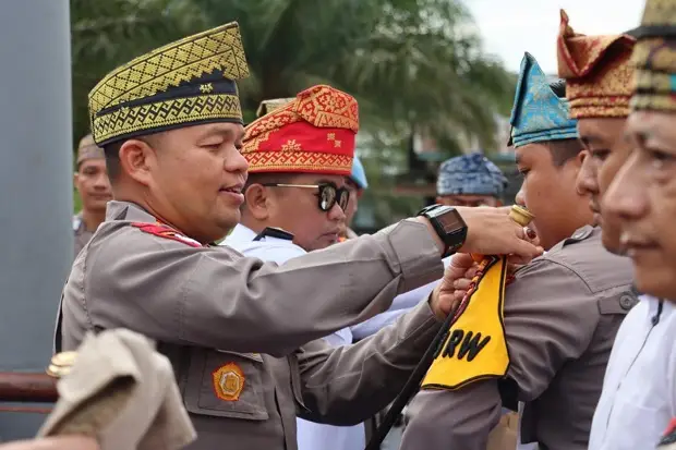 421 Personel Jadi Polisi...