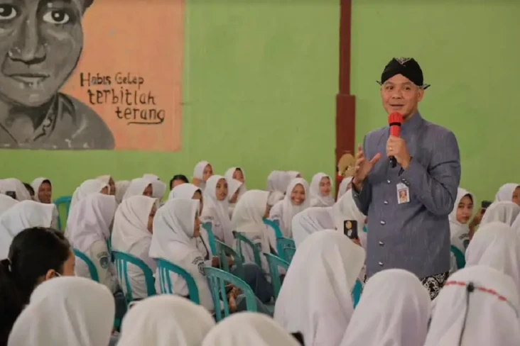 Ganjar Mengajar di SMAN...