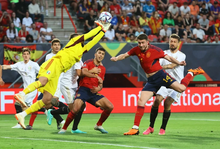 Hancurkan Italia, Spanyol...